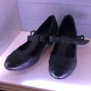 Born low heel t-strap maryjanes